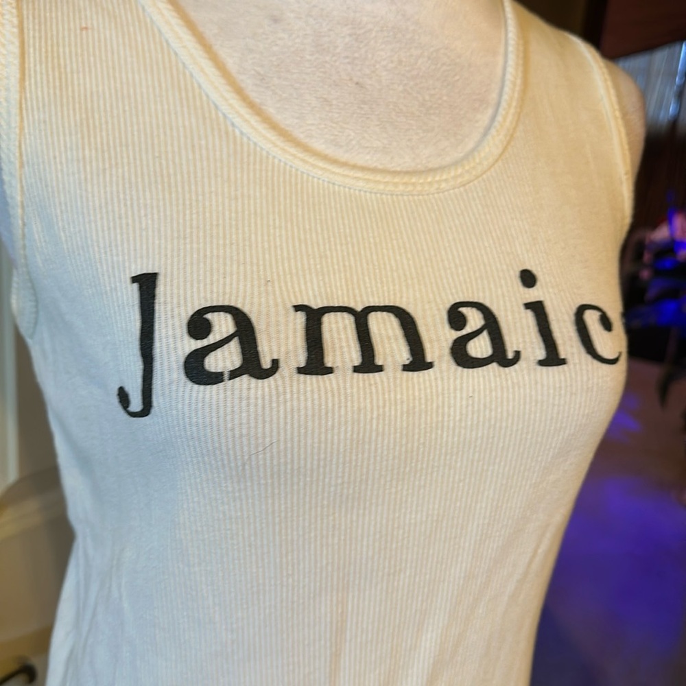 Souvenir top Jamaica never worn 
BRAND NEW NEVER WORN